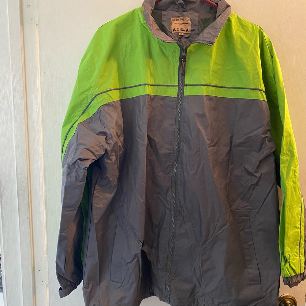 Cold Storage Men’s Foul-Weather Gear Green Windbreaker